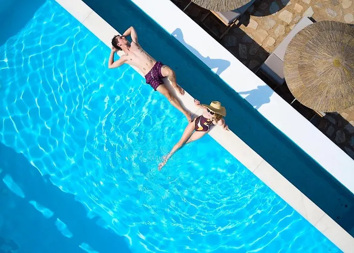 מלון דירות Emgard 4*