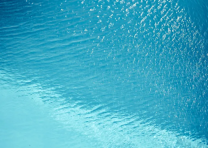 מלון דירות Emgard 4*