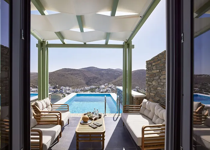 מלון דירות Emgard 4*