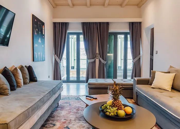 Emgard מלון דירות 4*