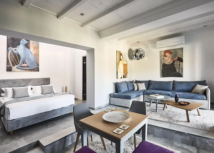 Emgard מלון דירות 4*